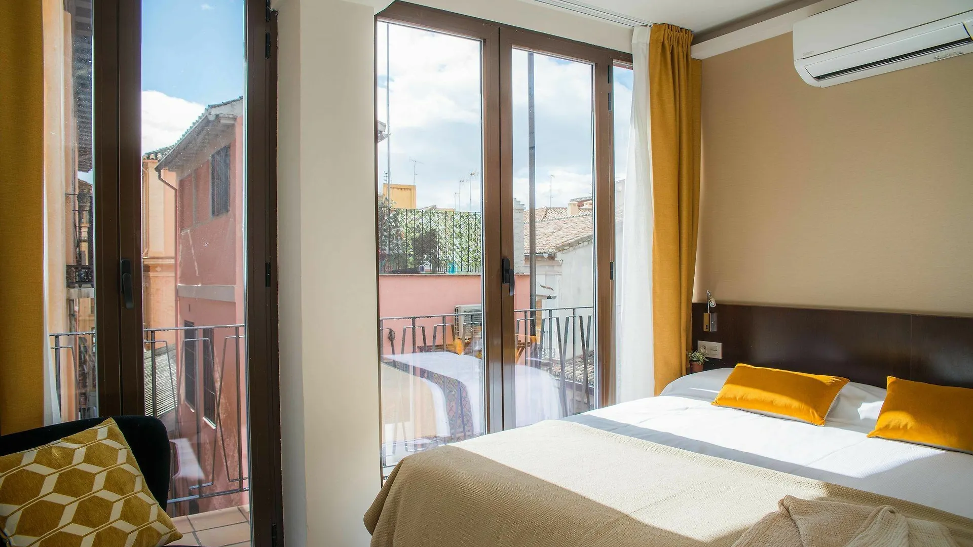 Apartamentos Puente Del Carbon Granada 0*,  Španělsko